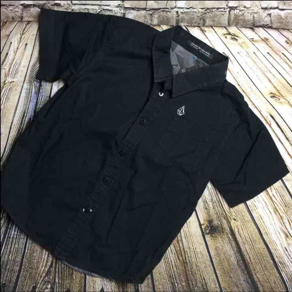 Boys Volcom Black  button down shirt Size Small 5